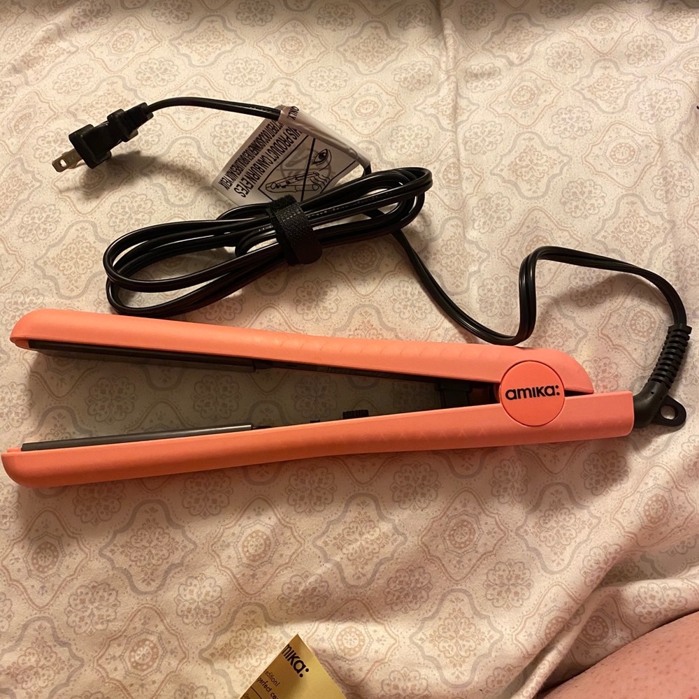 Amika pink straightener